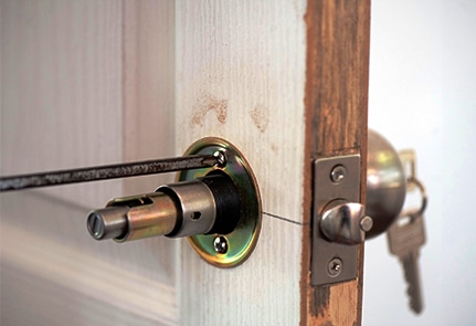 what to look for in a locksmith in Canary Wharf